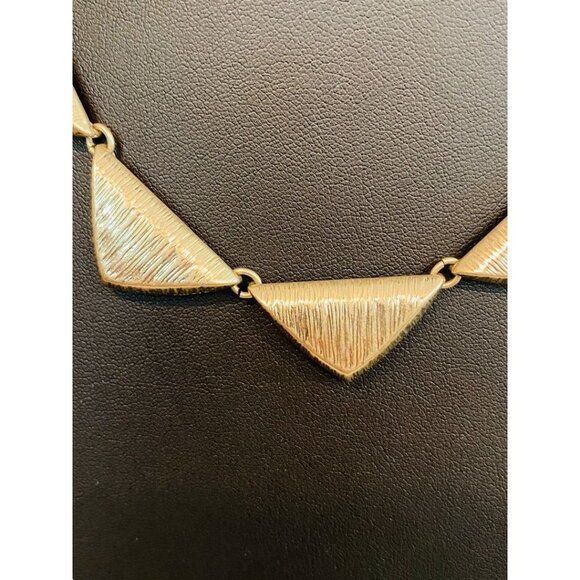 Goldtone Triangle Necklace 17"-20" Lays Flat Lobster Clasp - Picture 10 of 16
